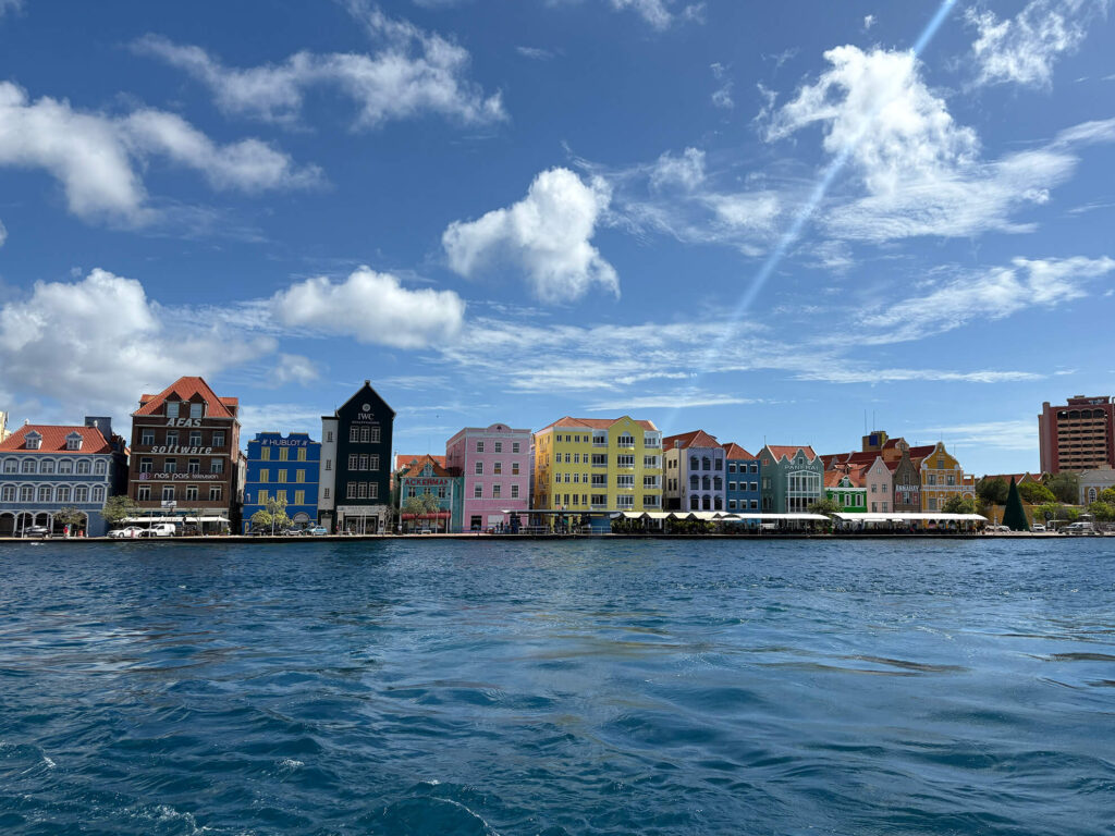 Willemstad Zonnig Vanaf Water
